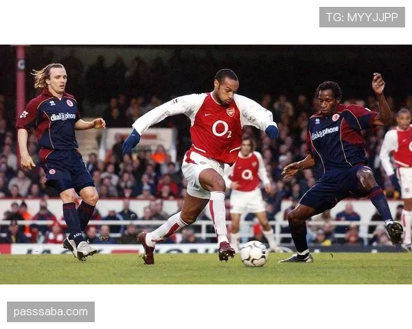 亨利高位抢断撕开防线，侵略性远超昔日锋线